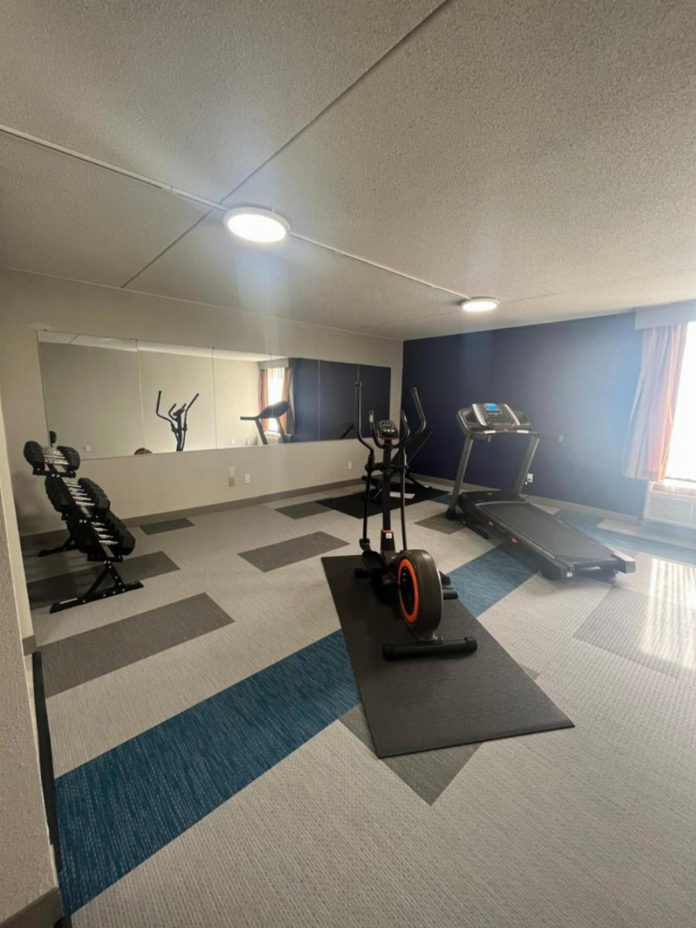 Comfort Inn & Suites Image 21
