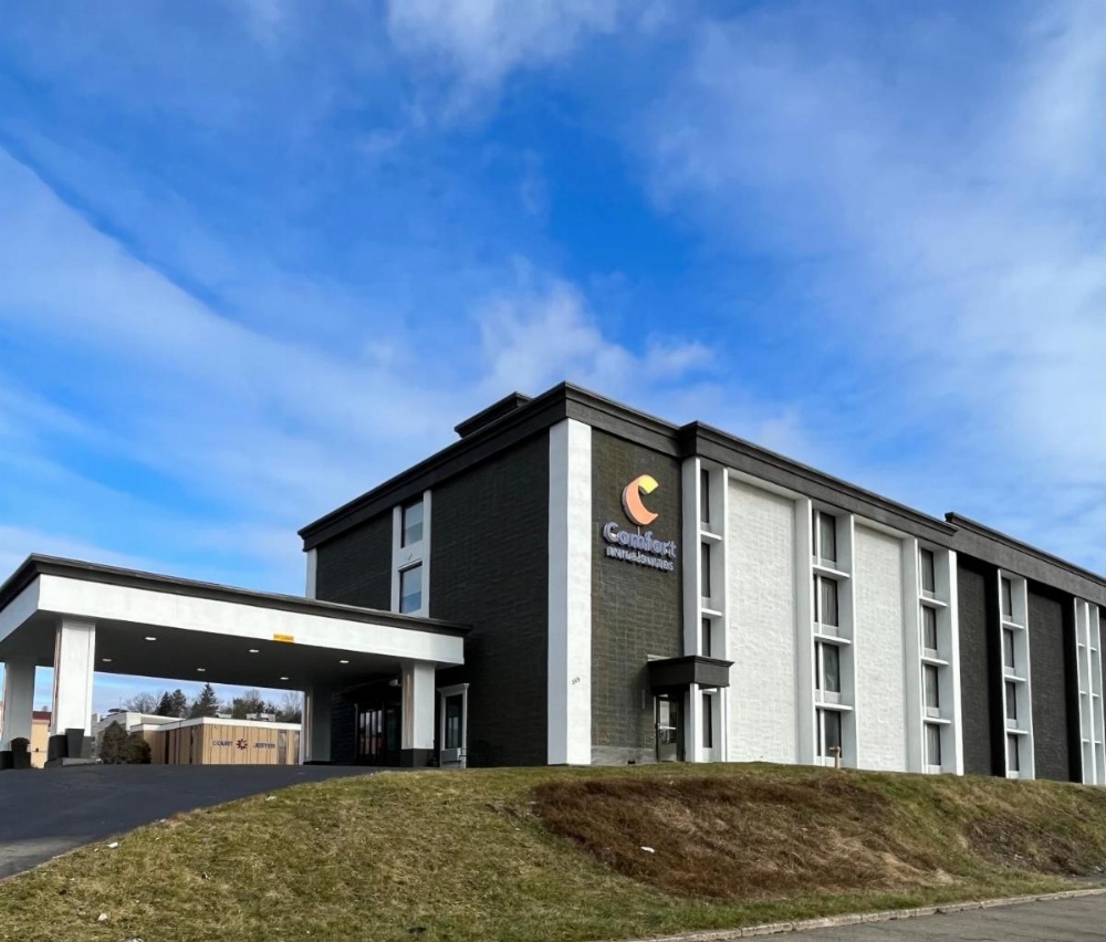 Comfort Inn & Suites Image 24