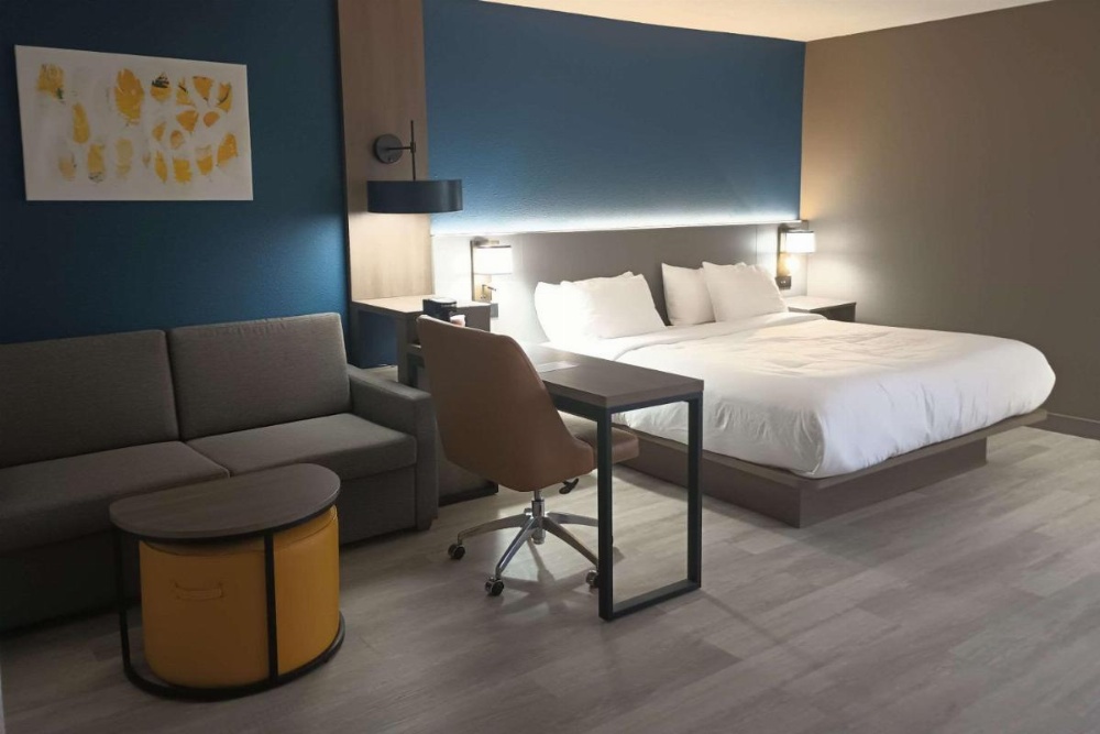 Comfort Inn & Suites Image 26